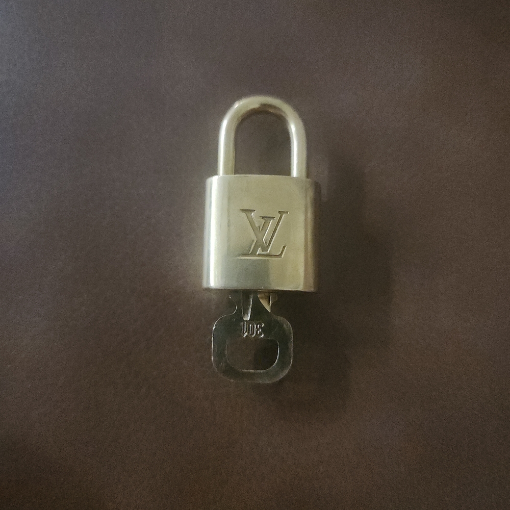 LV Lock and Key #301